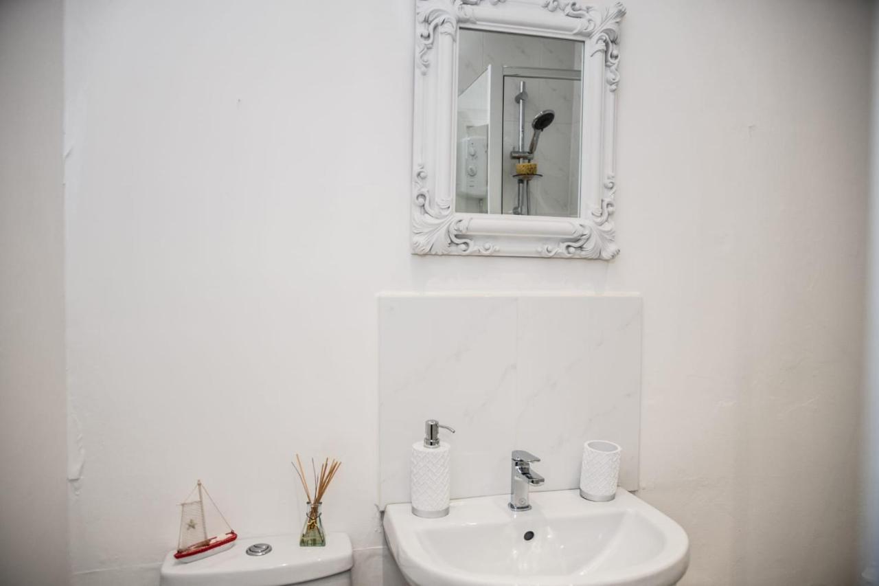 Rose Apartment 2-Bed Town Centre Apartment In Άυρ Εξωτερικό φωτογραφία