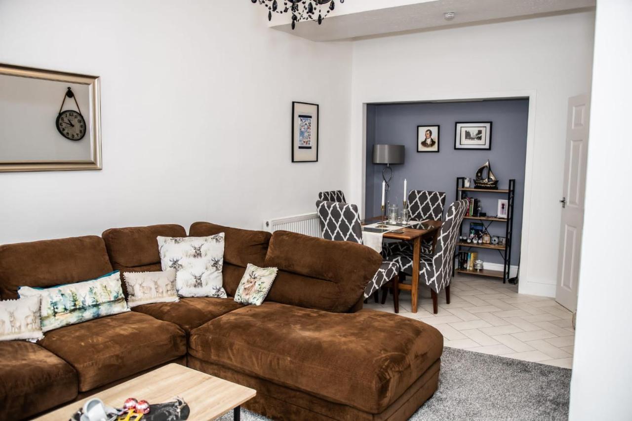 Rose Apartment 2-Bed Town Centre Apartment In Άυρ Εξωτερικό φωτογραφία