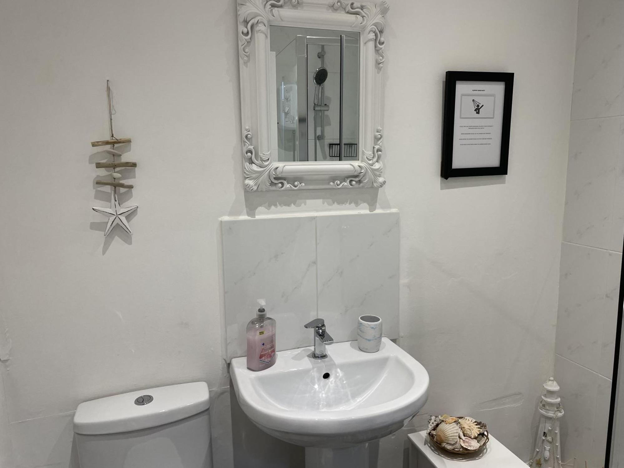 Rose Apartment 2-Bed Town Centre Apartment In Άυρ Εξωτερικό φωτογραφία